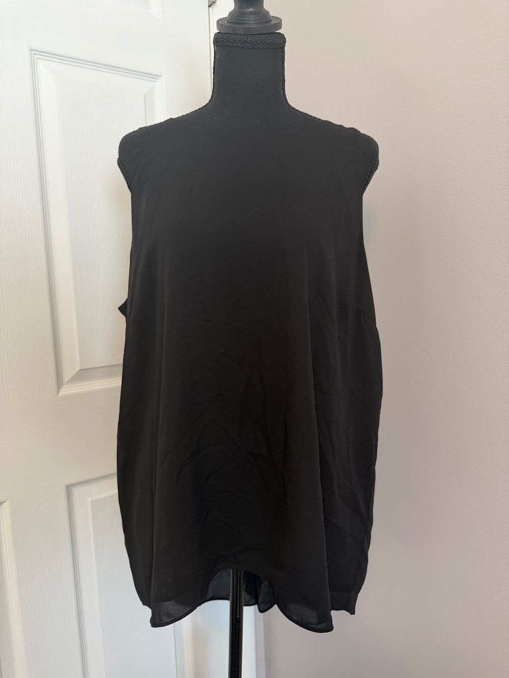Vince Camuto Black Sleeveless Camisole